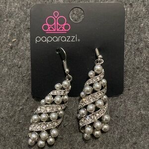 Paparazzi dangle earrings